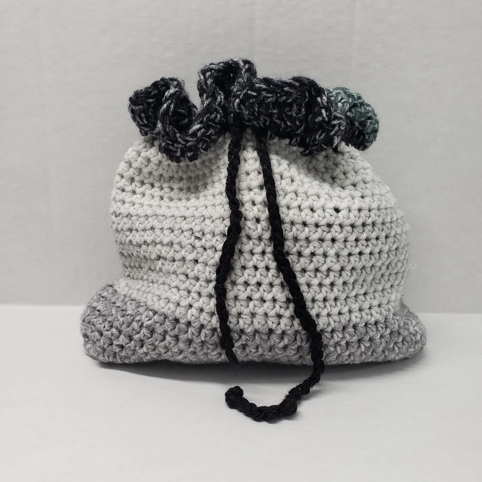 Bolso con cordón de ganchillo hecho a mano gris pequeño bolso de maquillaje bruja renacentista Foto 1 de 4