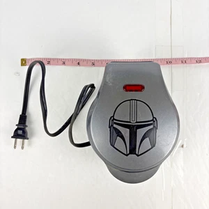 Disney Star Wars Mini Waffle Maker Model.LSW-46 / 120V - Picture 1 of 9