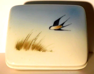 Caja de baratijas de porcelana Royal Copenhagen Swallow Bird #4437 COMO NUEVA - Imagen 1 de 5