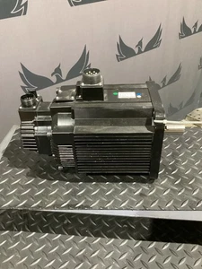 YASKAWA SGMGH-44A2A-YR18 4.4KW AC SERVO MOTOR 200V USED - Picture 1 of 5