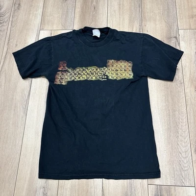 Camiseta Element Eighty Vintage - Banda Nu-metal - Diseño de tabla periódica - Pequeña Foto 1 de 4