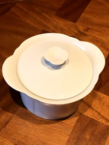 ARZBERG CORSO WHITE ROUND CASSEROLE WITH LID SCALLOPED EMBOSSED RIM - Picture 1 of 4
