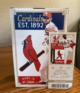 Adam Wainwright Bobblehead with Bobble Arm 2016 SGA + Game Day Ticket Stub - Bild 1 von 8