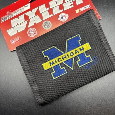 Carteira tripla de náilon University Of Michigan Wolverines NOVA preta azul milho - Imagem 1 de 3