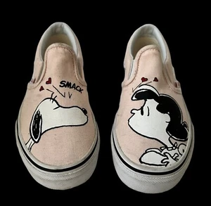 Vans Classic Peanuts Valentine’s Day Lucy Snoopy Kiss Pink Slip On Size 1 Kids - Picture 1 of 9