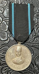 EGYPT 1936 WHITE METAL MEDAL BY KRAMER. KING FAROUK CROWNING. 16.5G 35MM. RARE. - Picture 1 of 2