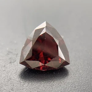 Dark Red Color Garnet Natural 2.90 Carat Beautiful Trillion cut Gemiphy Gemstone - Picture 1 of 7