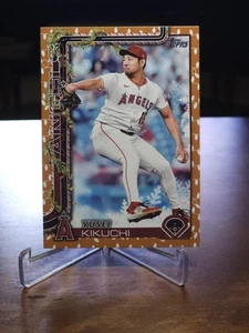 Luces navideñas doradas de vacaciones Yusei Kikuchi 2025 Topps #H59 Angels  - Imagen 1 de 2