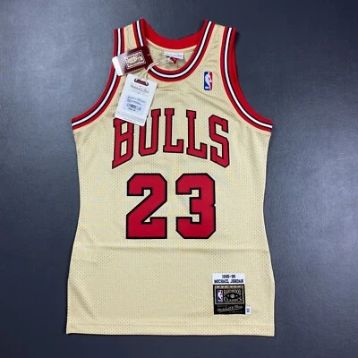 Camiseta deportiva 100 % auténtica Michael Jordan Mitchell & Ness 95 96 Gold Bulls talla S 36 Foto 1 de 4