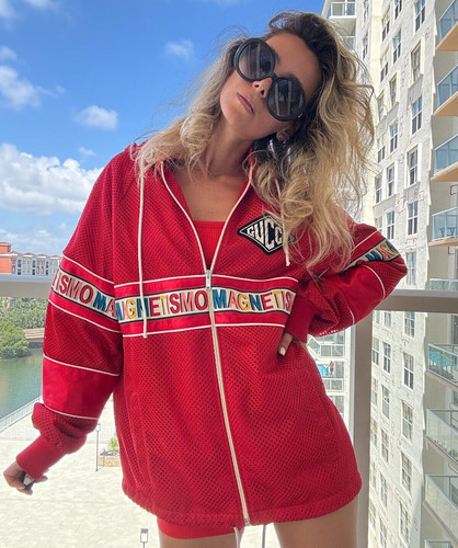 Giacca con cappuccio anteriore Gucci rete rossa e raso a righe magnetiche cucite cerniera