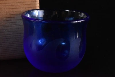 R8951: TAZA DE SAKE Guinomi Sakazuki en forma de vidrio japonés con caja recipientes de sake Foto 1 de 4