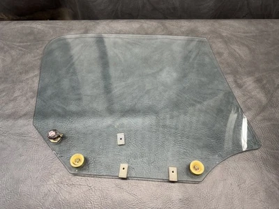 Стекло бокового окна двери левое для Mazda Miata MX5 1990-1997 годов выпуска прозрачное от оригинального производителя - Изображение 1 из 4