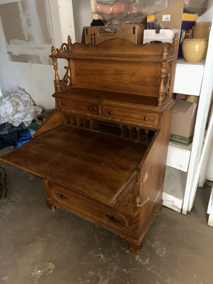 Escritorio de roble con puerta abatible  Foto 1 de 2