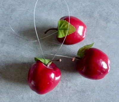3 rote Deko-Äpfel zum Hängen, wie echt, für viele Dekorations-Ideen, unbenutzt - Bild 1 von 4