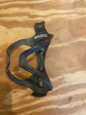 Jaula para botellas de agua de fibra de carbono con mandíbula Arundel Foto 1 de 2