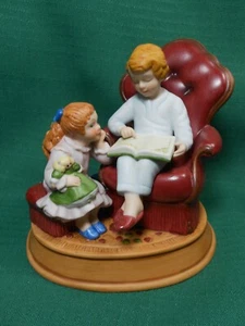 Avon Christmas Memories Figurine 3rd Edition Enjoying the Night Before Christmas - Picture 1 of 6