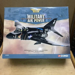 Corgi AA33205 McDonnell F-4J Phantom, VX-4 SQN US Navy Black Bunny 1:72 - Picture 1 of 24