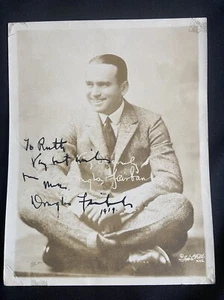 DOUGLAS FAIRBANKS SR. AUTOGRAPHED SIGNED PHOTOGRAPH. RARE 1919 FAIRBANKS SIGNED - Picture 1 of 5