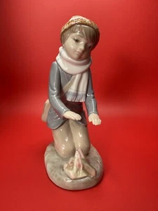 Vintage Zaphir Porzellan Figur - Junge wärmende Hände am Feuer, Made in Spain (80er) - Bild 1 von 15
