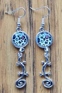 White & Multicoloured Leopard Print Glass Cabochon & Slim Newt Charm Pendant Ear - Picture 1 of 1