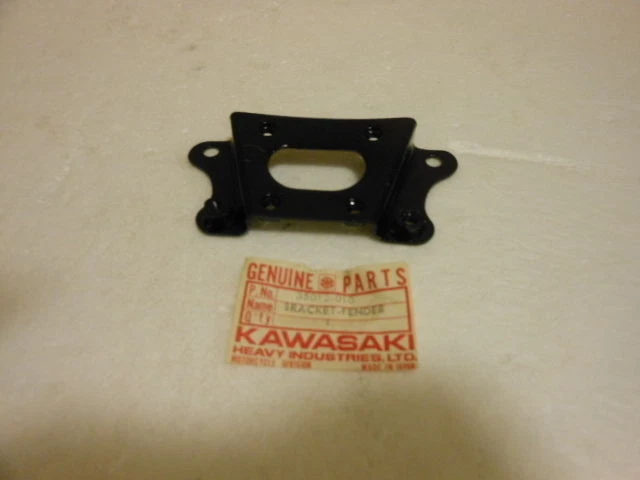 NOS Kawasaki 1970 G4TR 100 Trail Boss Soporte Guardabarros 35012-010 Foto 1 de 1