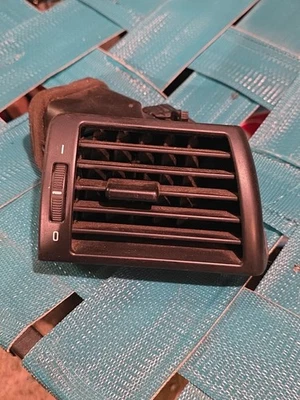 2000 Bmw 325 CI PASSENGER SIDE BLOWER/VENT - Image 1 of 4