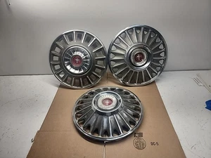 3 OEM 1967 1968 Ford Mustang de luxe 14" Metal Chrome & Gray Hub caps - Picture 1 of 11