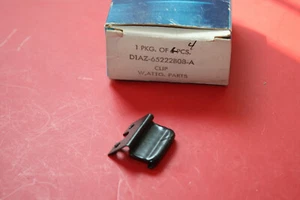 NOS 1970 1971 FORD TORINO FRONT DOOR WINDOW TOP CLIP D1AZ-65222B08-A - Picture 1 of 1
