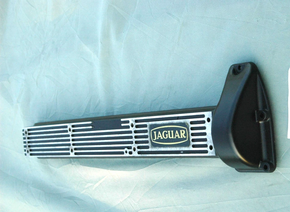 1982 - 1987 年捷豹 XJ6 阀盖 右右 原始设备制造商 # EAC5465PA — 第 1/4 张图片