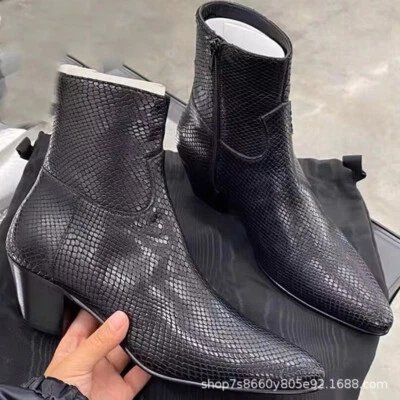 Botas Chelsea de cuero en punta con patrón de serpiente con cremallera lateral para hombre Foto 1 de 4