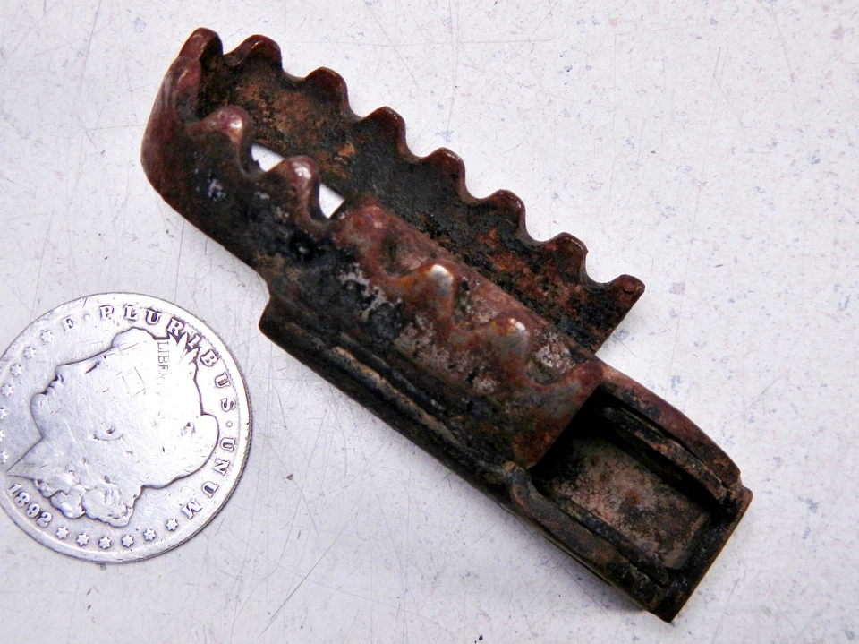 78 SUZUKI DR370 DR 370 ESTRIBO LATERAL IZQUIERDO ESTRIBO PASO  Foto 1 de 4