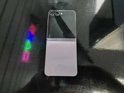 Samsung Galaxy Z Flip5 Faulty / Spares / Repairs (FAULTY SCREEN & ON BUTTON) - Image 1 of 4