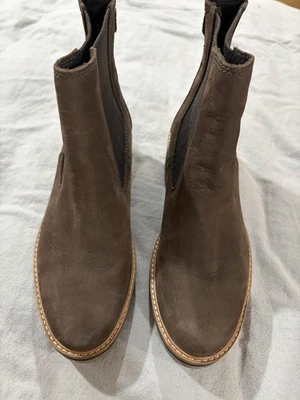 Botas Chelsea femininas Timberland camurça marrom tornozelo sola slip on tamanho 8 - Imagem 1 de 4