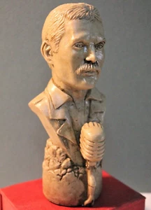 FREDDIE MERCURY BUST ROCK POP GOLD PAINTED RESIN FIGURE QUEEN MUSIC ART CLASSIC - Picture 1 of 24