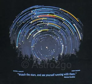 "WATCH THE STARS..." Maglietta Marcus Aurelius Star Trails Astronomy Space S-3XL - Foto 1 di 2