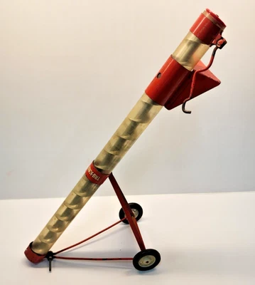 Vintage 1960s Tru-Scale 1:16 IH Auger Grain Elevator Farm Implement. - Image 1 of 4