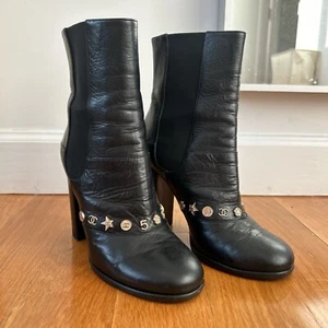 Stunning Authentic Chanel Black Leather Lucky Charm Chelsea Boots EU 39, US 8 - Picture 1 of 9