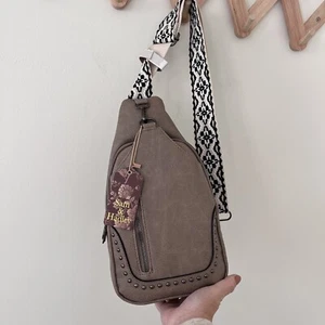 Borsa a tracolla Sam & Hadley nuova con etichetta tracolla per chitarra in ecopelle marrone - Foto 1 di 6