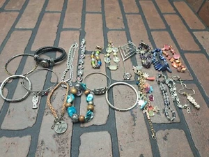Womens Costume Jewelry Bracelets Lot Of 20 Pieces #3 - Picture 1 of 3