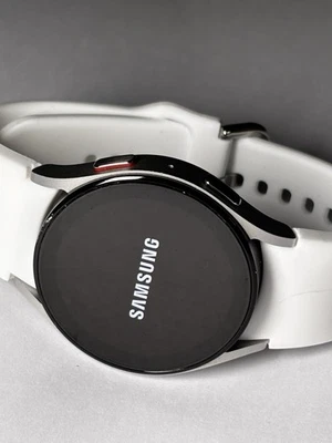 White Samsung Galaxy 5 Watch 40mm. Excellent Condition Hardly Used. - Image 1 of 4