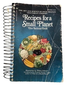 Recipes for a Small Planet Ellen Buchman Ewald 1973 Ballantine Books - Foto 1 di 18