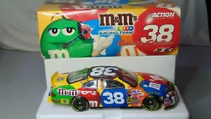 2004 NO 38 ELLIOT SADLER M&M'S 1:24 SCALE CAR ACTION - Bild 1 von 9