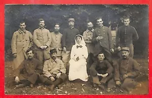 GUERRE WAR 14/18 CARTE POSTALE PHOTO " GROUPE SOLDATS AVEC INFIRMIERE / NURSE " - Bild 1 von 2