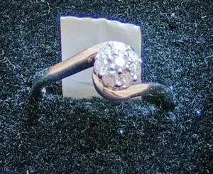 9ct White Gold Diamond Cluster Ring -- Size L - Picture 1 of 2