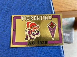PANINI CALCIATORI 1976/77 SCUDETTO FIORENTINA N 52 MAI ATTACCATA - Picture 1 of 2