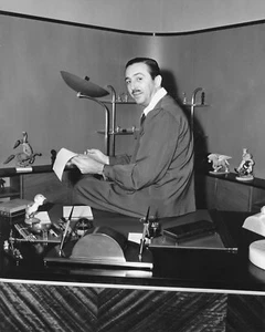 WALT DISNEY 8X10 GLOSSY PHOTO IMAGE #1 - Picture 1 of 1