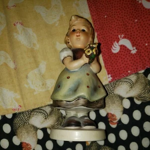 Vintage 1963 Hummel Girl Holding Flowers #257 - Picture 1 of 5