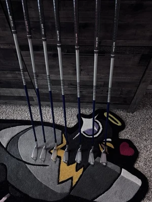 Juego de hierro para palos de golf Miura KM-700 4-PW Foto 1 de 4