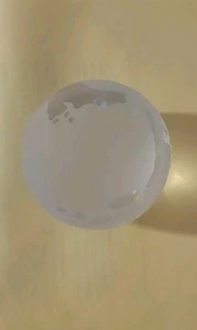 Pisapapeles World Globe de vidrio transparente grabado vintage - Imagen 1 de 11