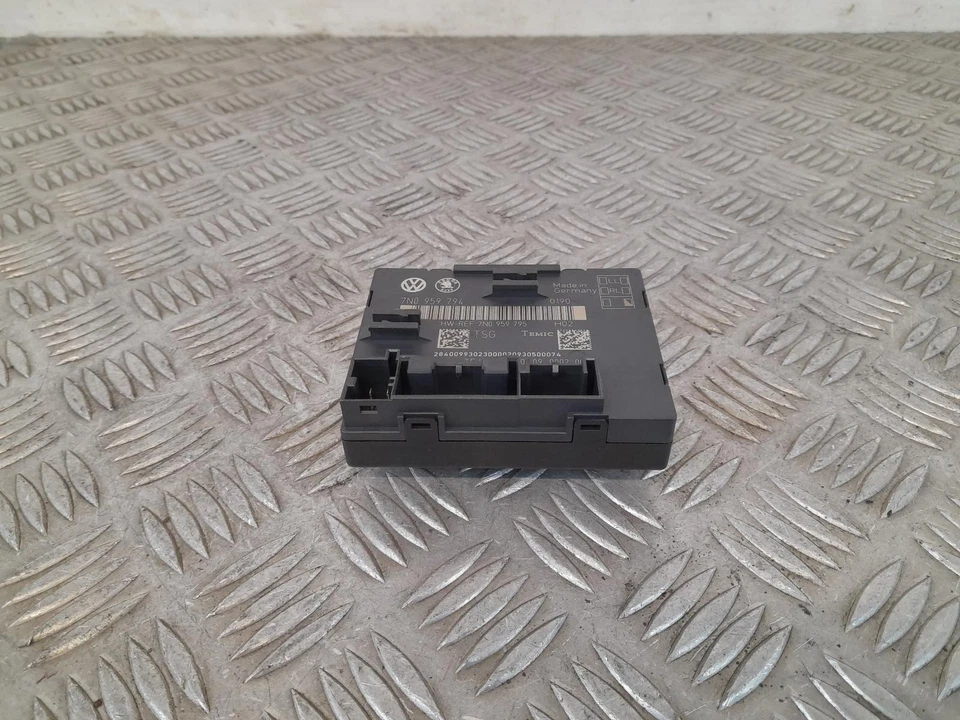 Skoda Superb Rear Right Driver Side Door Ecu 2008-2015 Mk2 3T 7N0959794 - Image 1 of 4